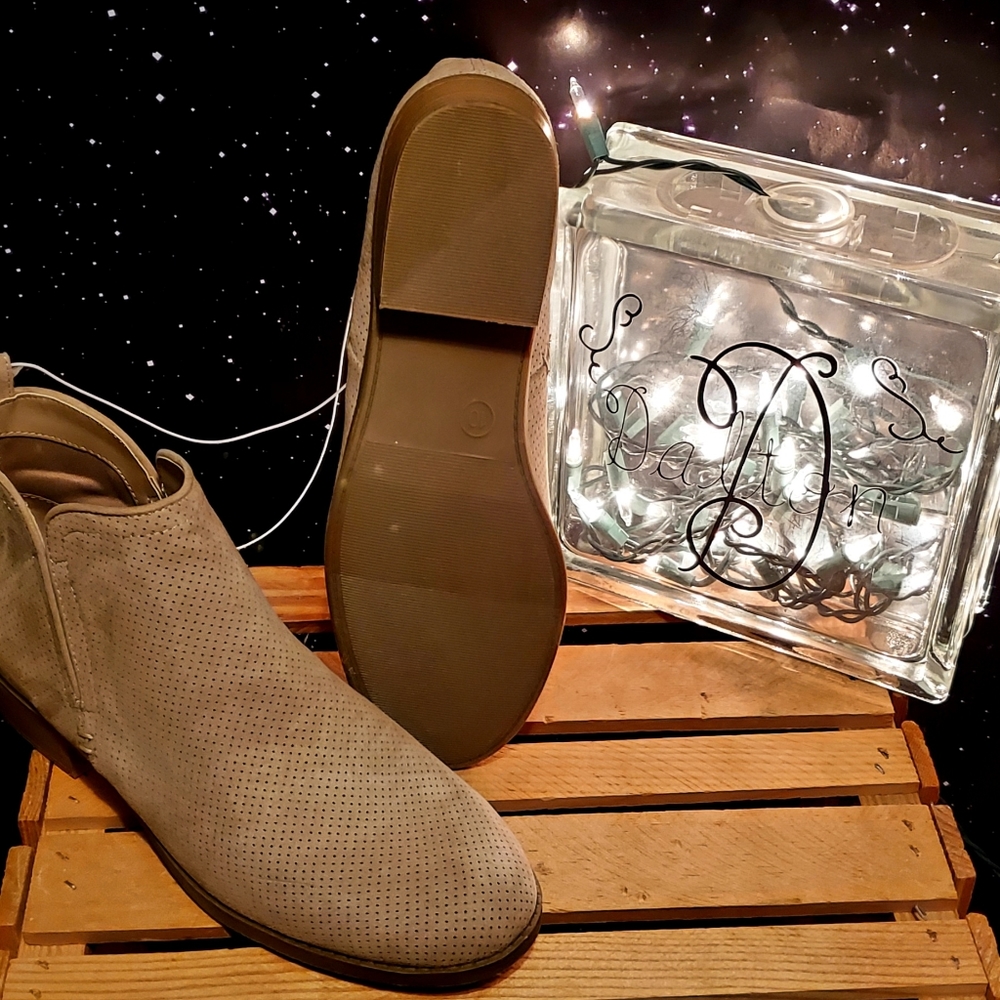 Universal Thread - Picture 2 of 4